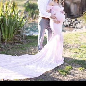 Used maternity dress. Pictures. Maternity pictures. Long train